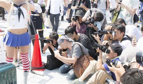 コスプレイヤー 盗撮|【C96コスプレ盗撮エロ画像】ローアングラーたちの局部を接写。